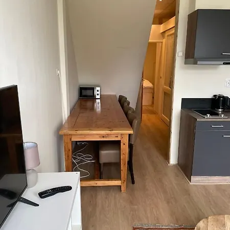 Charmant Appartement Met Terras En Parkeerplaats דירה אפלדורן