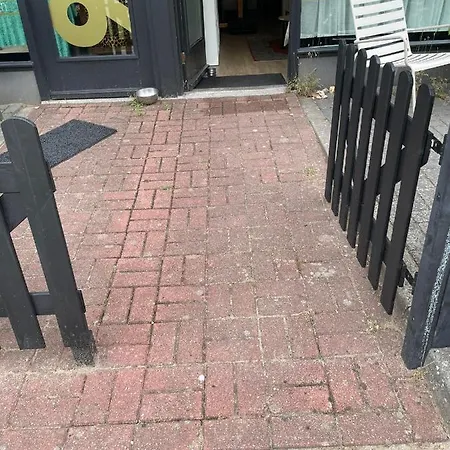 Charmant Appartement Met Terras En Parkeerplaats דירה *