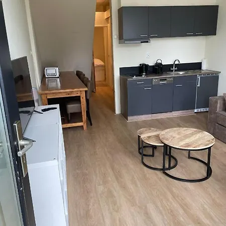 Charmant Appartement Met Terras En Parkeerplaats דירה אפלדורן