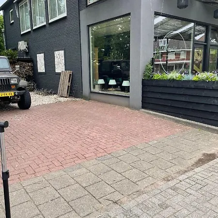 Charmant Appartement Met Terras En Parkeerplaats דירה *