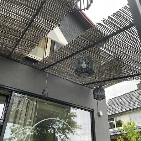 Charmant Appartement Met Terras En Parkeerplaats דירה אפלדורן