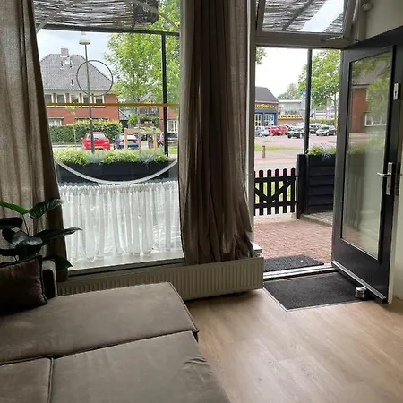 Charmant Appartement Met Terras En Parkeerplaats דירה *