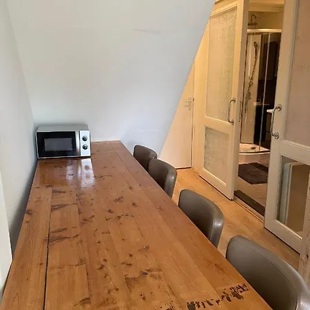 דירה Charmant Appartement Met Terras En Parkeerplaats
