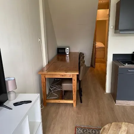 דירה Charmant Appartement Met Terras En Parkeerplaats אפלדורן